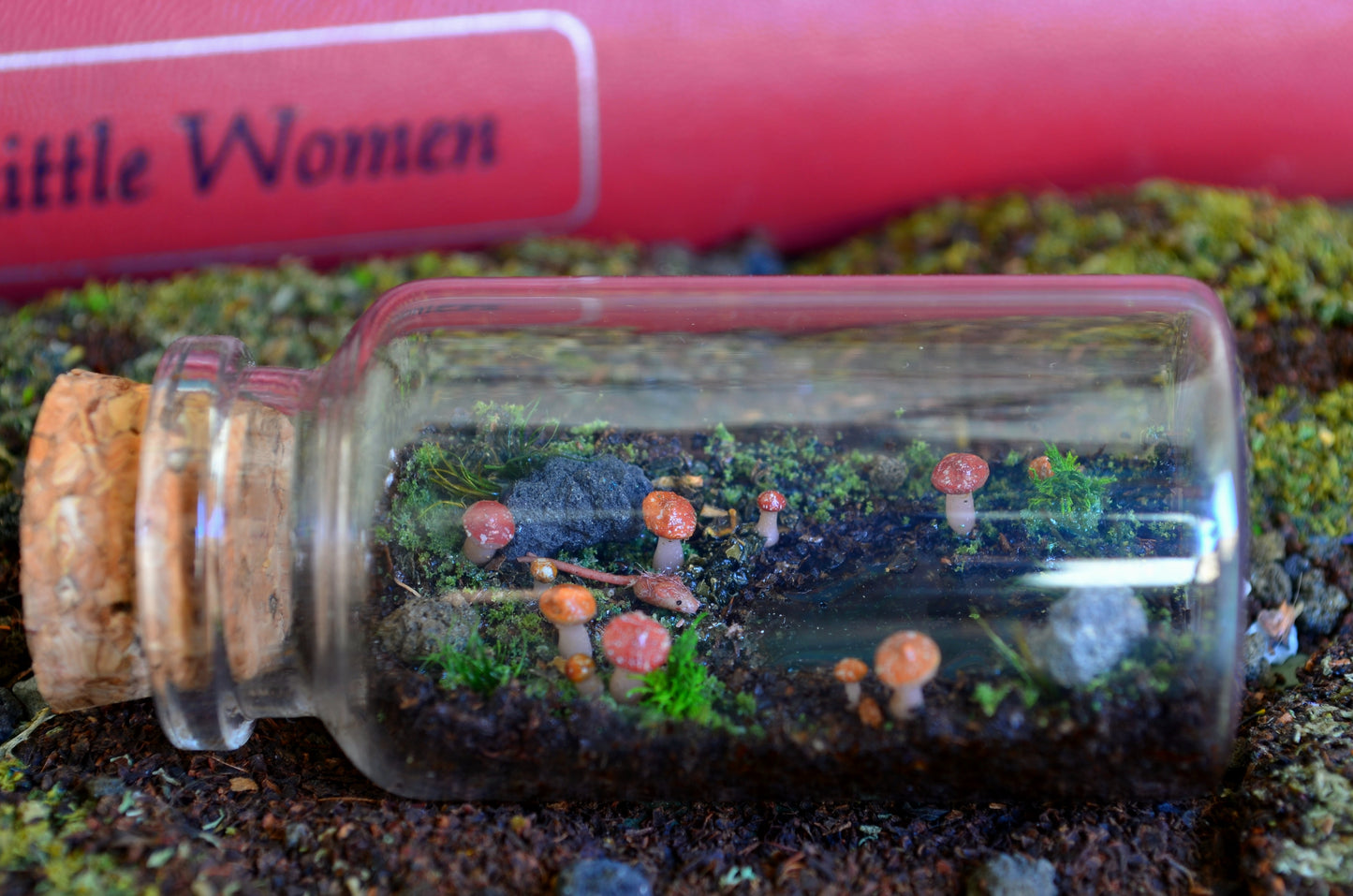 Bottle Diorama - Curious Little Mouse